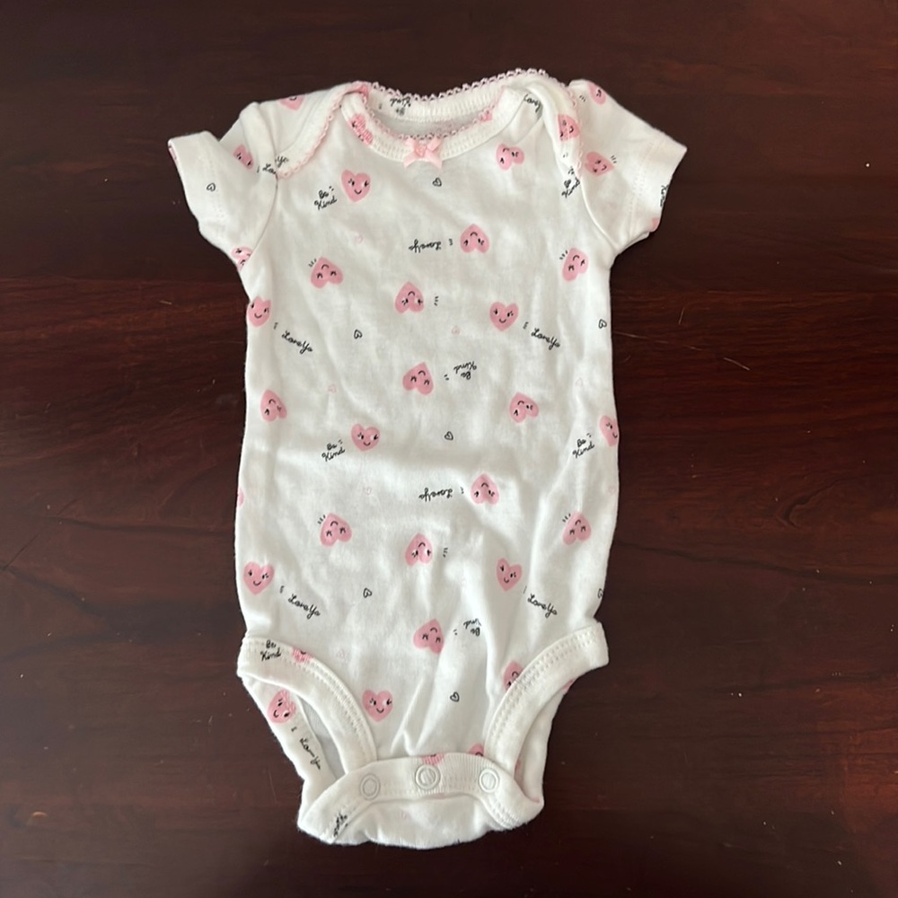 Newborn onesie 👶🏻